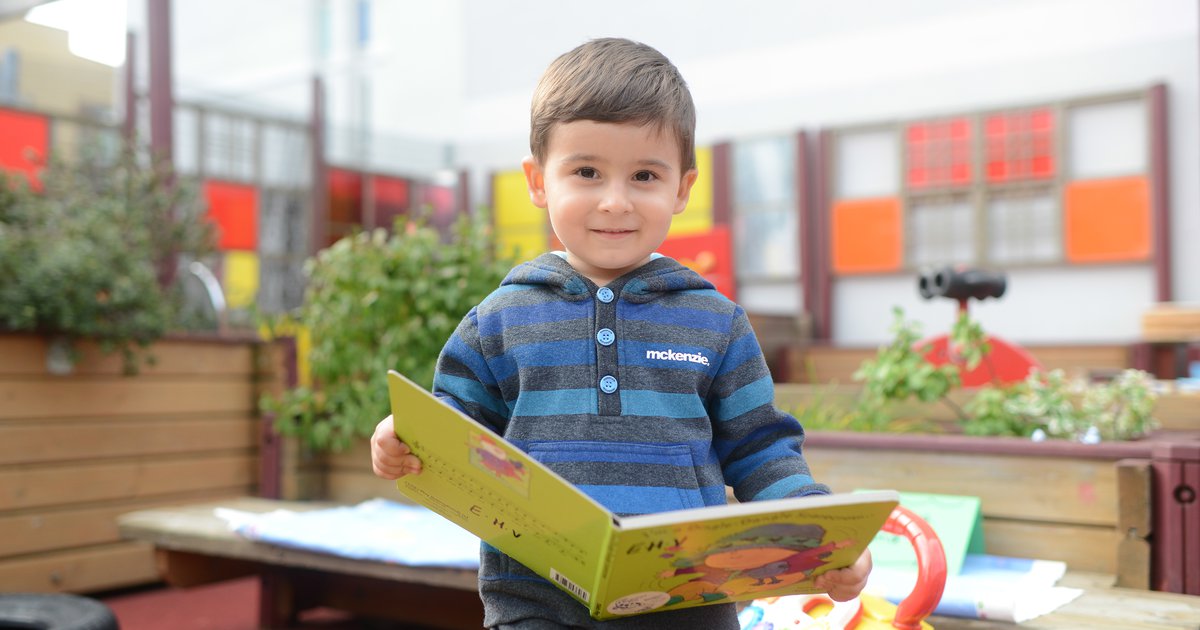 Reading aloud and sharing books is good for talking | National Literacy ...