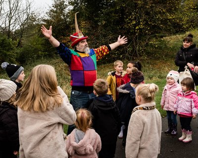 Alan Barrett storyteller at Bear Hunt event