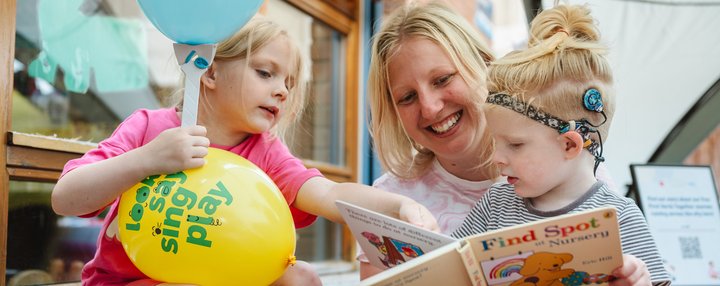 RS3765_201 First Words Together Summer Party - Lakeside Centre