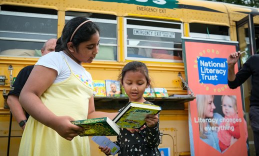 Bradford School Bus community event - children looking at books