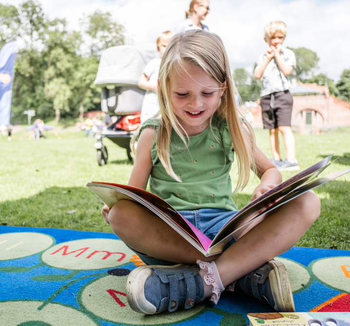 RS8176_NationalLiteracyTrust,TalesinthePark,HanleyPark-JennyHarper-115 (1)