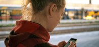 Young_woman_with_phone